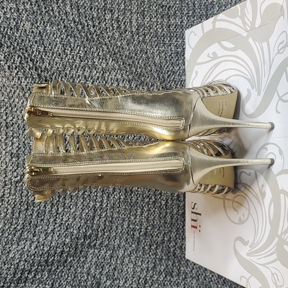 Shi by Journeys Strappy Buckle Peep-toe Heel Boot Sz8 Gold - Picture 3 of 7
